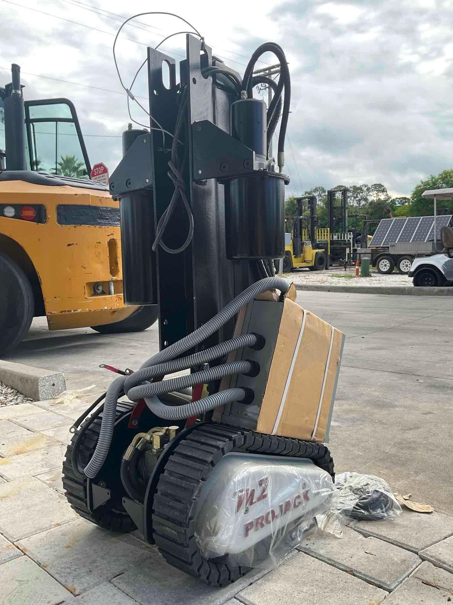 ( 1 ) UNUSEDPROJACK M2 TRAILER DOLLY, ELECTRIC , RUBBER TRACKS, REMOTE & TOOLS INCLUDED