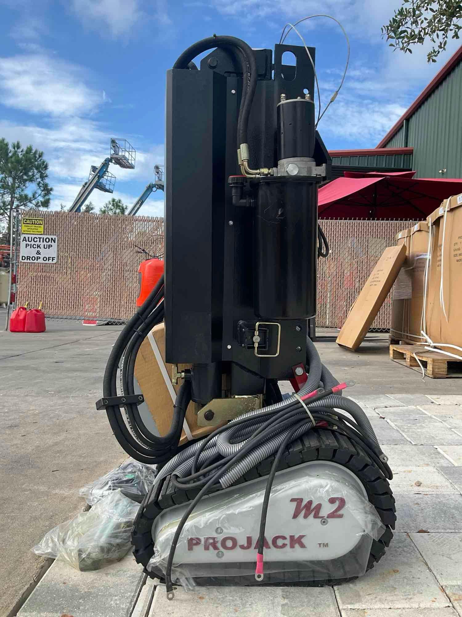 ( 1 ) UNUSEDPROJACK M2 TRAILER DOLLY, ELECTRIC , RUBBER TRACKS, REMOTE & TOOLS INCLUDED