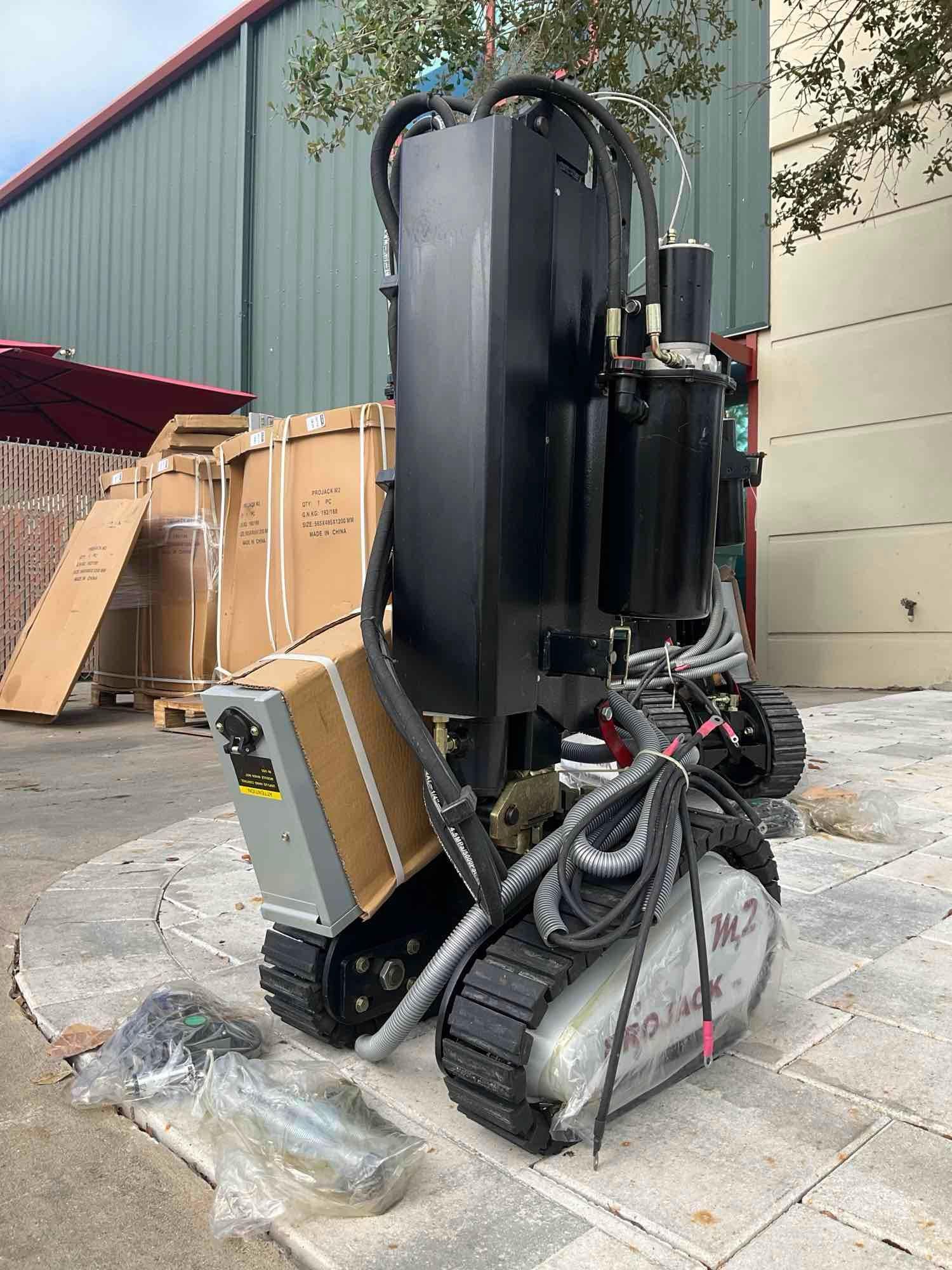 ( 1 ) UNUSEDPROJACK M2 TRAILER DOLLY, ELECTRIC , RUBBER TRACKS, REMOTE & TOOLS INCLUDED
