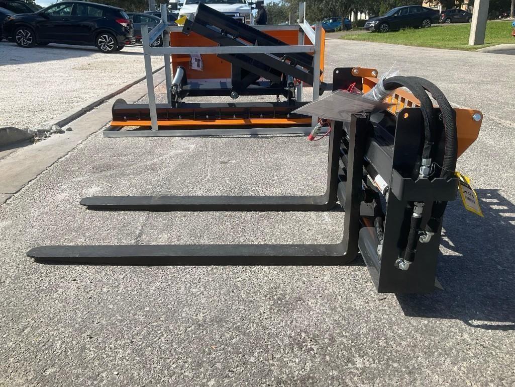 UNUSED 2025 WOLVERINE HYDRAULIC ADJUSTABLE PALLET FORK ATTACHMENT MODEL PFA-11-3300G FOR UNIVERSA...