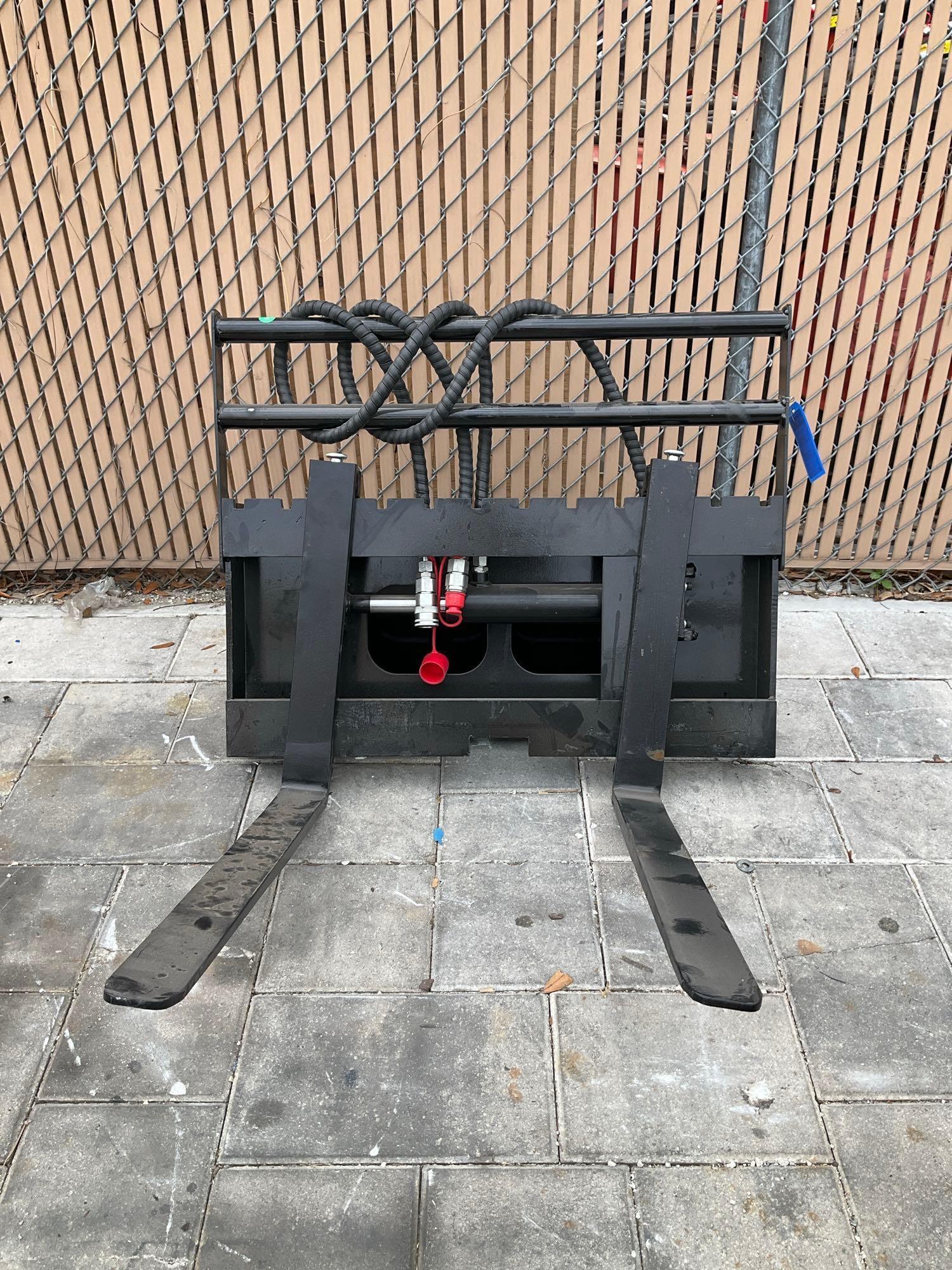 UNUSED 2024 GIYI SIDE SHIFT FORK ATTACHMENT MODEL GY-CYHC FOR MINI SKID STEER