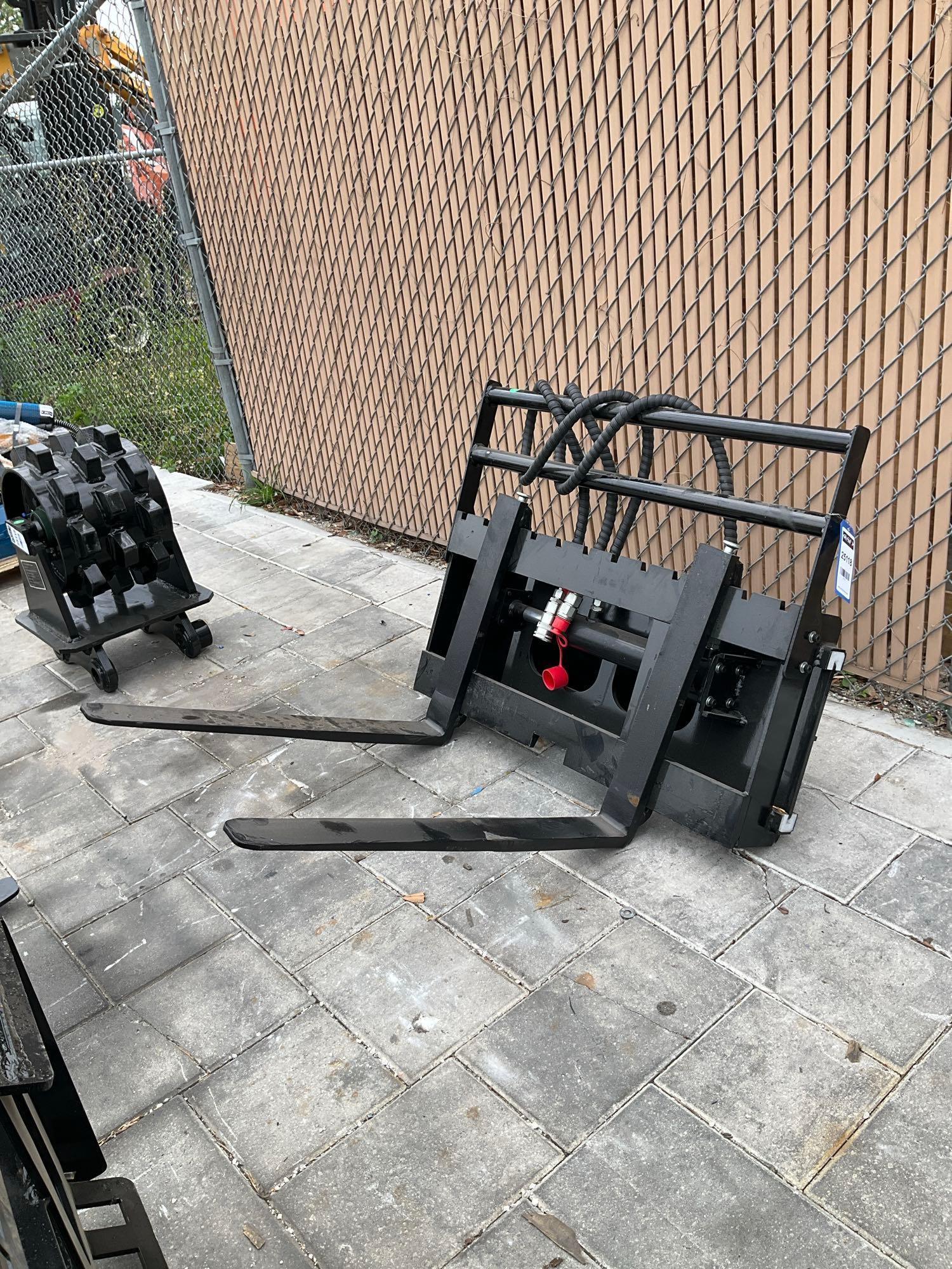 UNUSED 2024 GIYI SIDE SHIFT FORK ATTACHMENT MODEL GY-CYHC FOR MINI SKID STEER