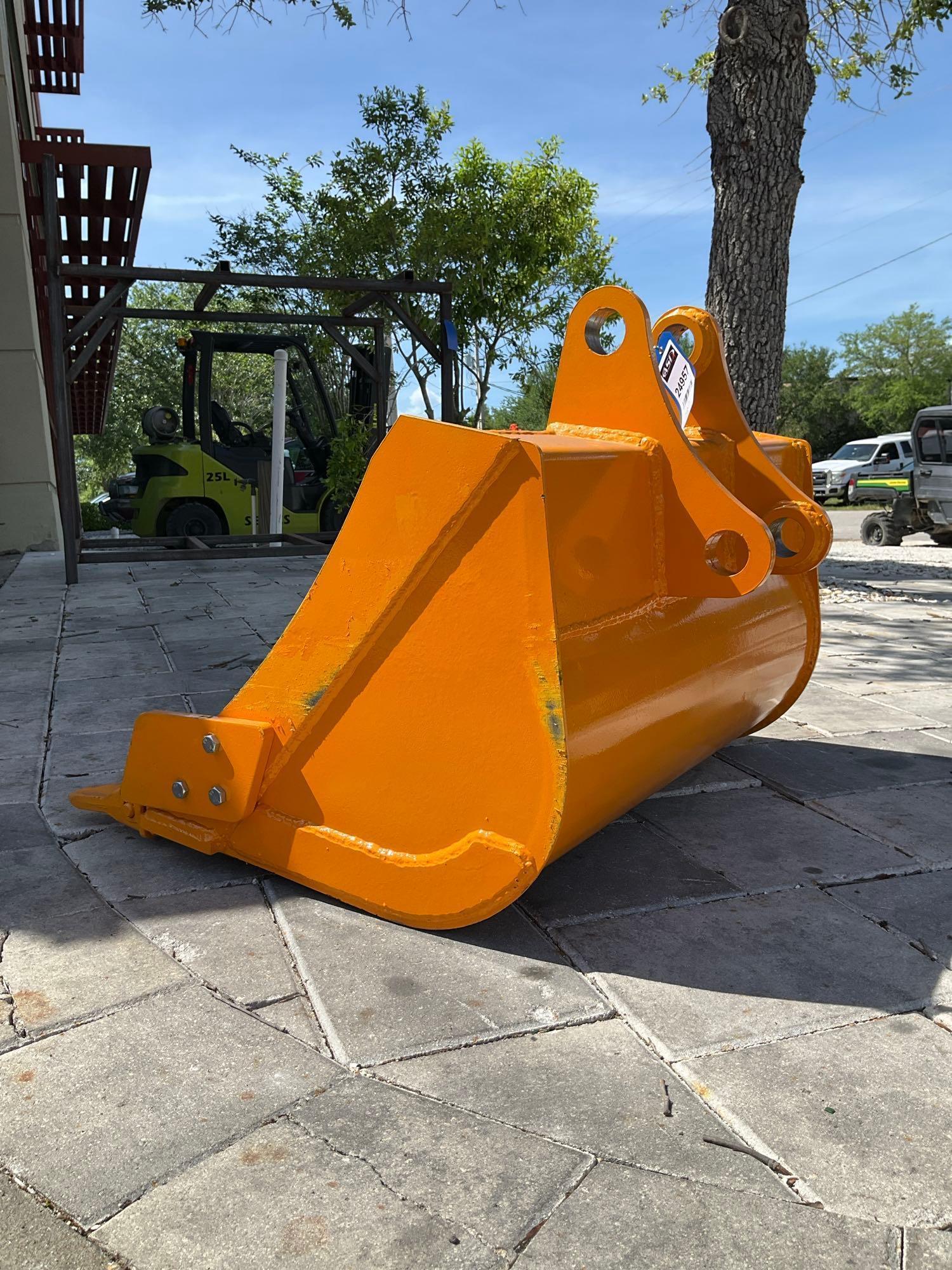 ( 1 ) UNUSED 2025 CAT 305 BUCKET W/TEETH ATTACHMENT APPROX 24in
