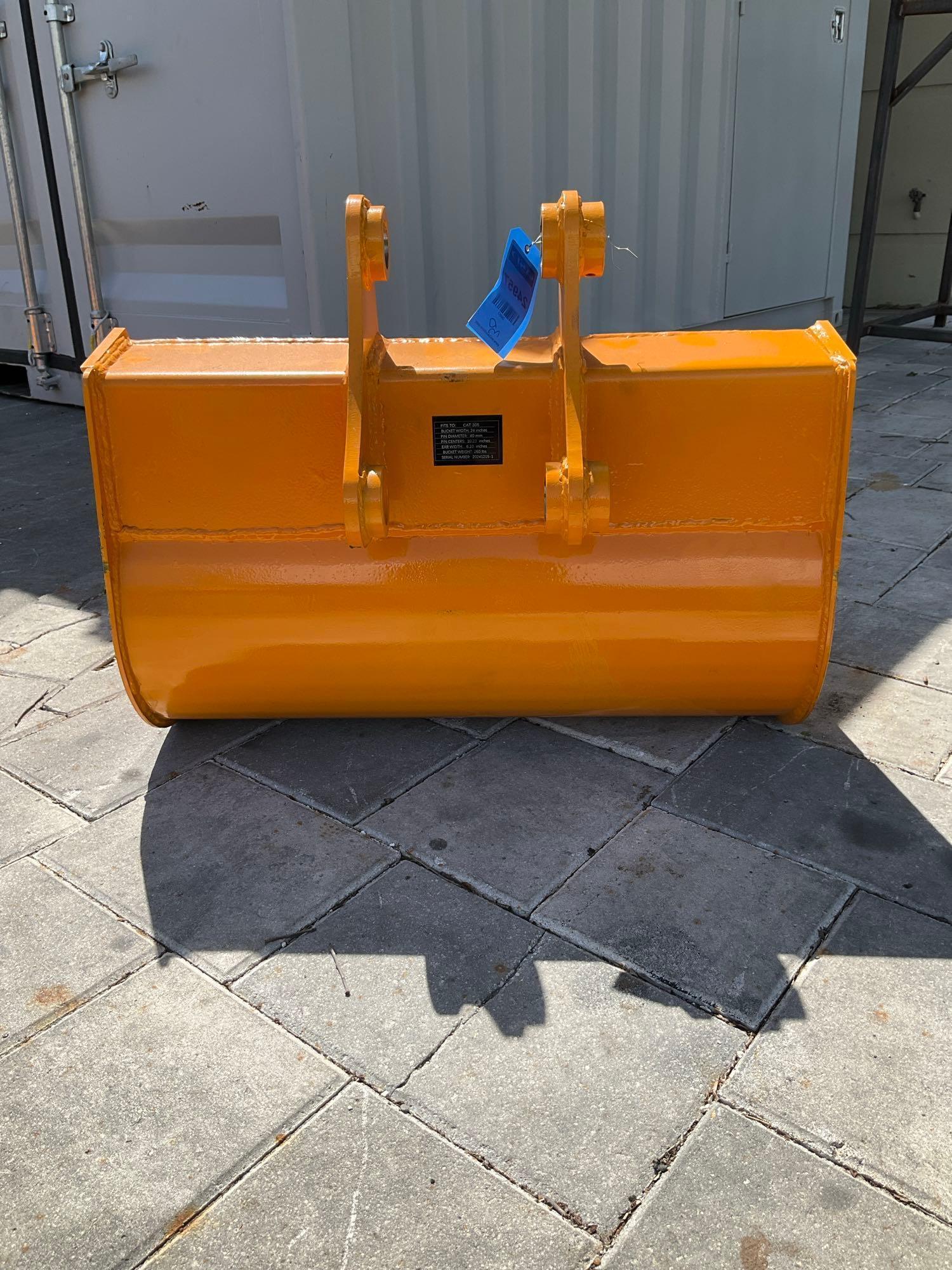 ( 1 ) UNUSED 2025 CAT 305 BUCKET W/TEETH ATTACHMENT APPROX 24in