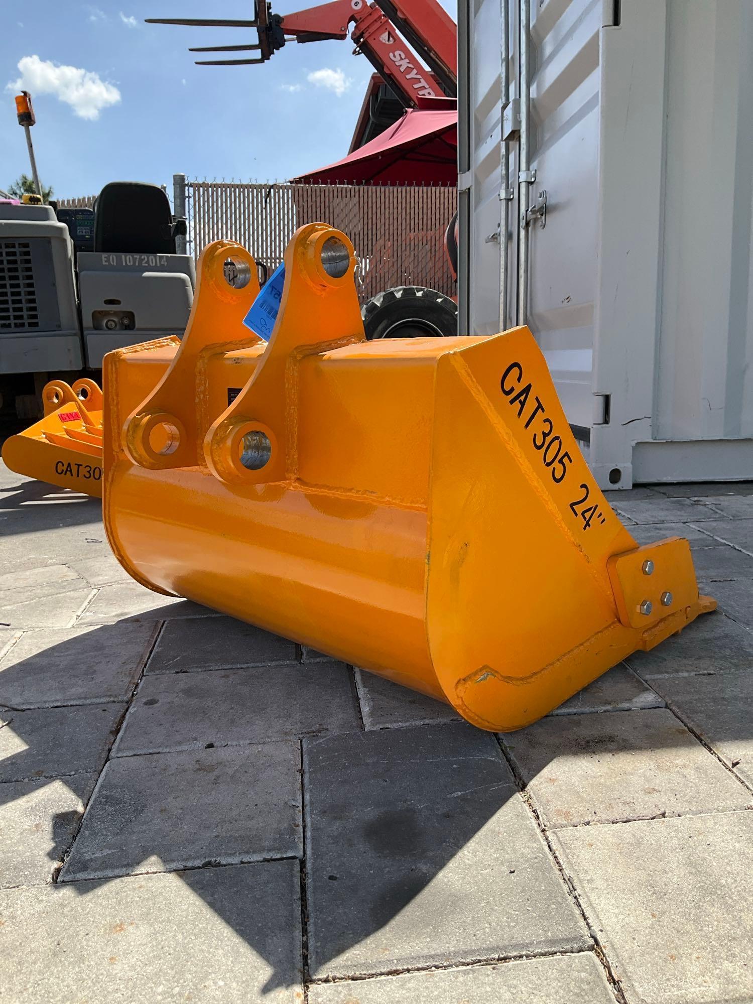( 1 ) UNUSED 2025 CAT 305 BUCKET W/TEETH ATTACHMENT APPROX 24in