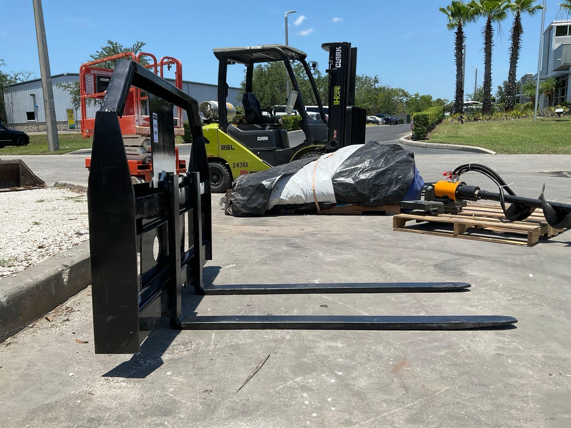 UNUSED 2025 GIYIGY-FR47C FORK ATTACHMENT FOR DINGO SKID STEER