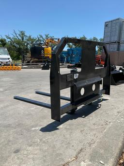 UNUSED 2025 GIYIGY-FR47C FORK ATTACHMENT FOR DINGO SKID STEER