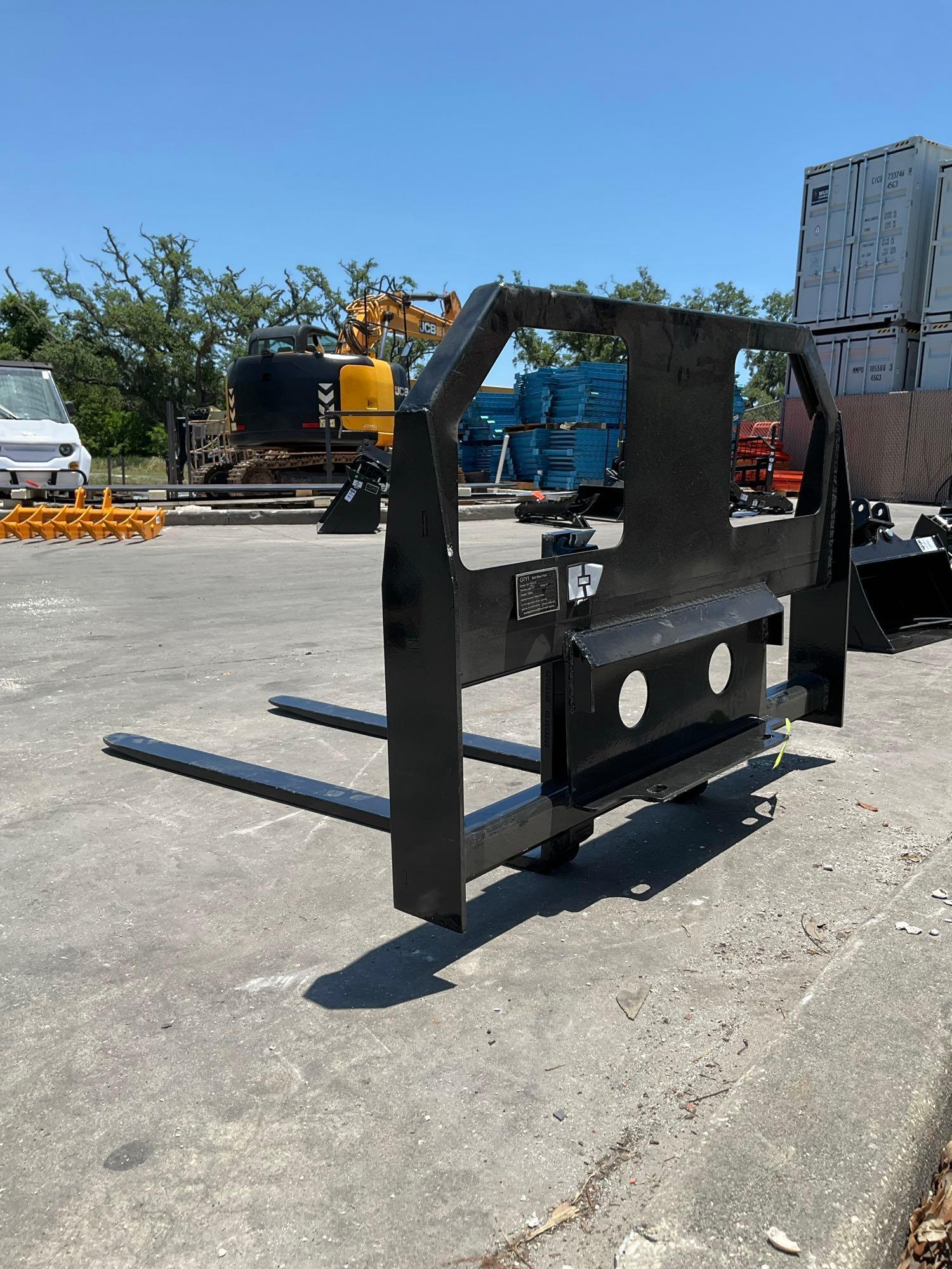 UNUSED 2025 GIYIGY-FR47C FORK ATTACHMENT FOR DINGO SKID STEER