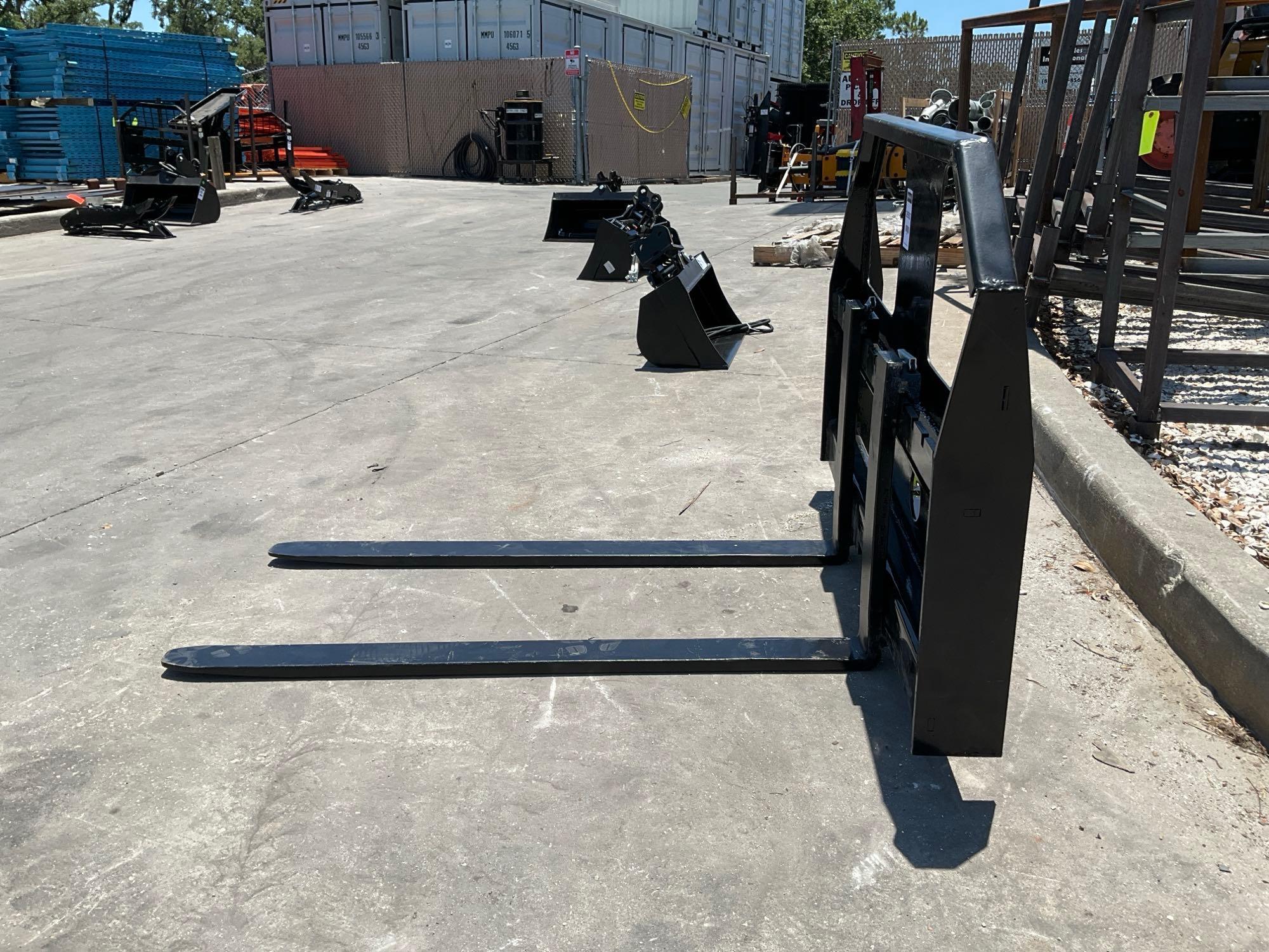 UNUSED 2025 GIYIGY-FR47C FORK ATTACHMENT FOR DINGO SKID STEER