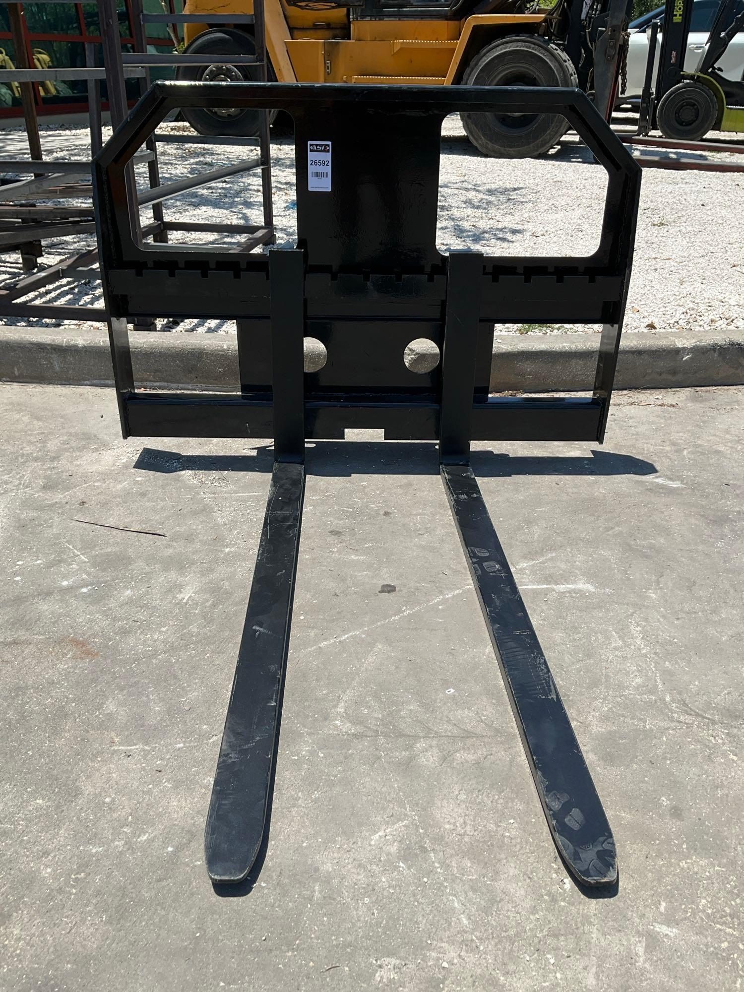 UNUSED 2025 GIYIGY-FR47C FORK ATTACHMENT FOR DINGO SKID STEER