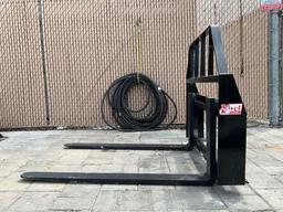 UNUSED KIVELPALLET FORK ATTACHMENT FOR UNIVERSAL SKID STEER, APPROX MAX CAPACITY 3500LBS