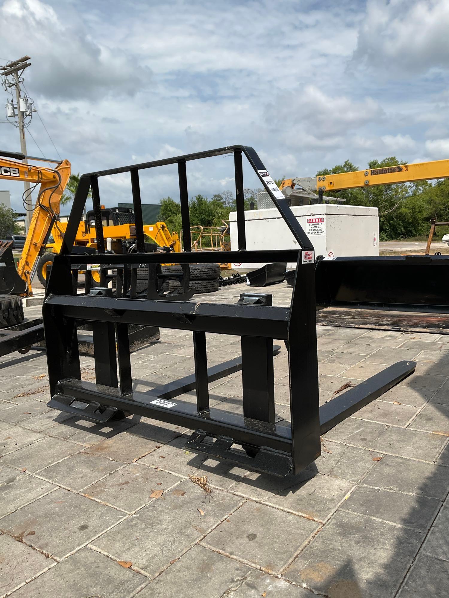 UNUSED KIVELPALLET FORK ATTACHMENT FOR UNIVERSAL SKID STEER, APPROX MAX CAPACITY 3500LBS