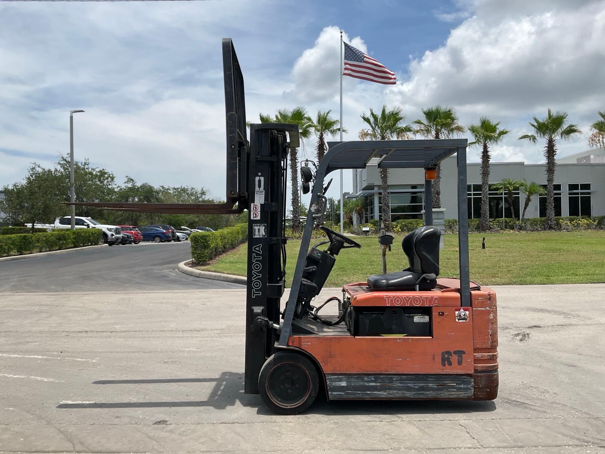 TOYOTA FORKLIFT MODEL 5FBE18, ELECTRIC, APPROX MAX CAPACITY 3260LBS, MAX HEIGHT 189in, TILT, SIDE...