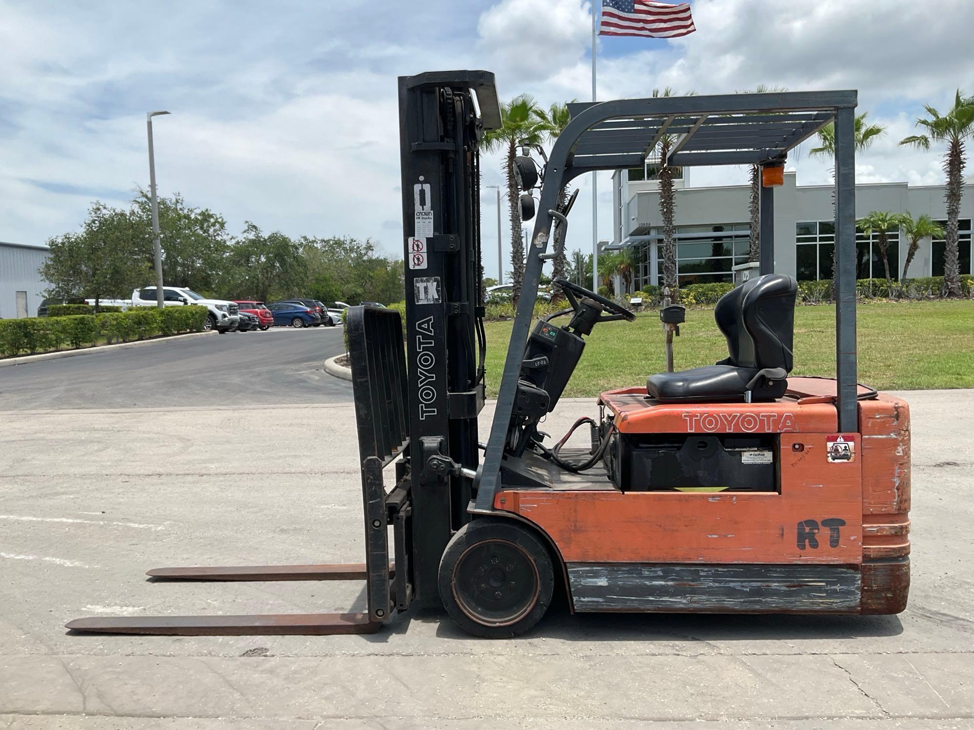 TOYOTA FORKLIFT MODEL 5FBE18, ELECTRIC, APPROX MAX CAPACITY 3260LBS, MAX HEIGHT 189in, TILT, SIDE...