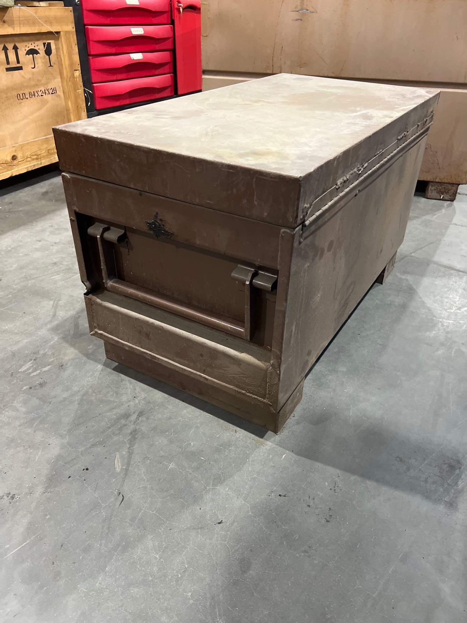 RAM-BOX METAL INDUSTRIAL TOOL CHEST MODEL 203617; APPROXIMATELY 36 IN L X 19 IN W X 21 IN TALL;