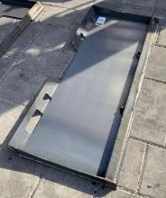 UNUSED YINTATECH 1/4in UNIVERSAL QUICK ATTACH MOUNT PLATE, APPROX 45in W