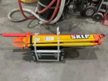 UNUSED 2025 SELF-LEVELING ROTARY LASER IN CARRYING CASE , OPERATING MANUAL