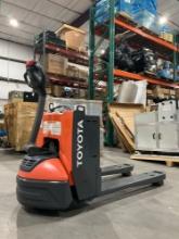 2021 TOYOTA PALLET JACK MODEL 8HBW23-53706, ELECTRIC, 24V, APPROX MAX CAPACITY 4500LBS,