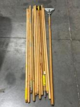 LOT OF WOODEN MOP, BROOM, AND PAINTER HANDLES: APPROXIMATELY 12