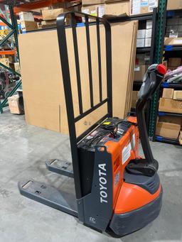 2024 TOYOTA PALLET JACK MODEL 8HBW23, ELECTRIC, 24V, MAX CAPACITY 4500LBS, LOW HRS SHOWING, BUILT...