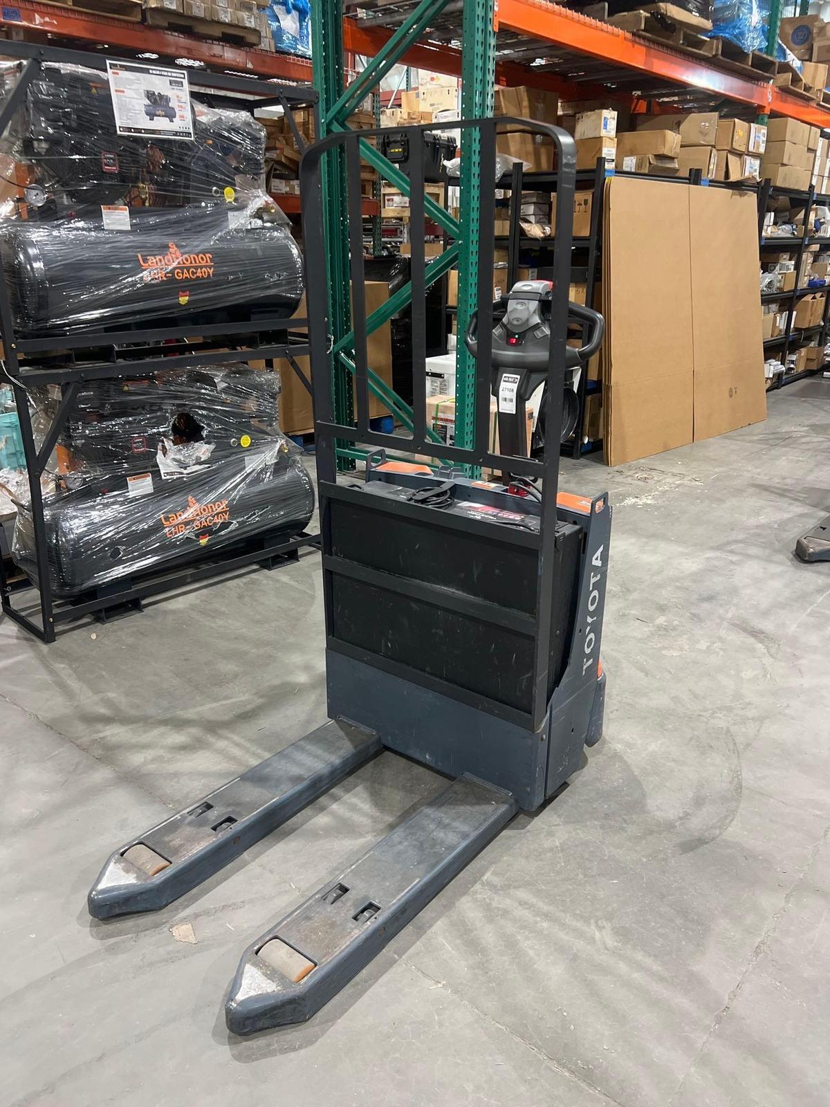 2023 TOYOTA PALLET JACK MODEL 8HBW23, ELECTRIC, 24V, MAX CAPACITY 4500LBS, LOW HRS SHOWING, BUILT...