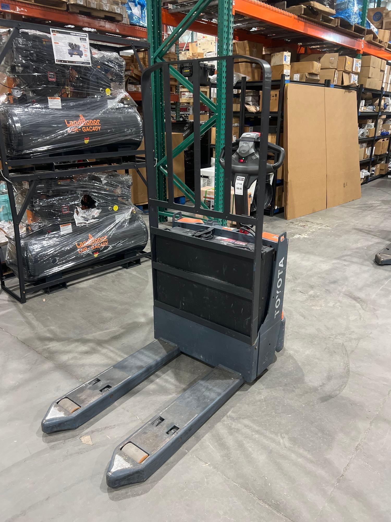 2023 TOYOTA PALLET JACK MODEL 8HBW23, ELECTRIC, 24V, MAX CAPACITY 4500LBS, LOW HRS SHOWING, BUILT...