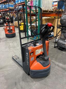 2023 TOYOTA PALLET JACK MODEL 8HBW23, ELECTRIC, 24V, MAX CAPACITY 4500LBS, LOW HRS SHOWING, BUILT...