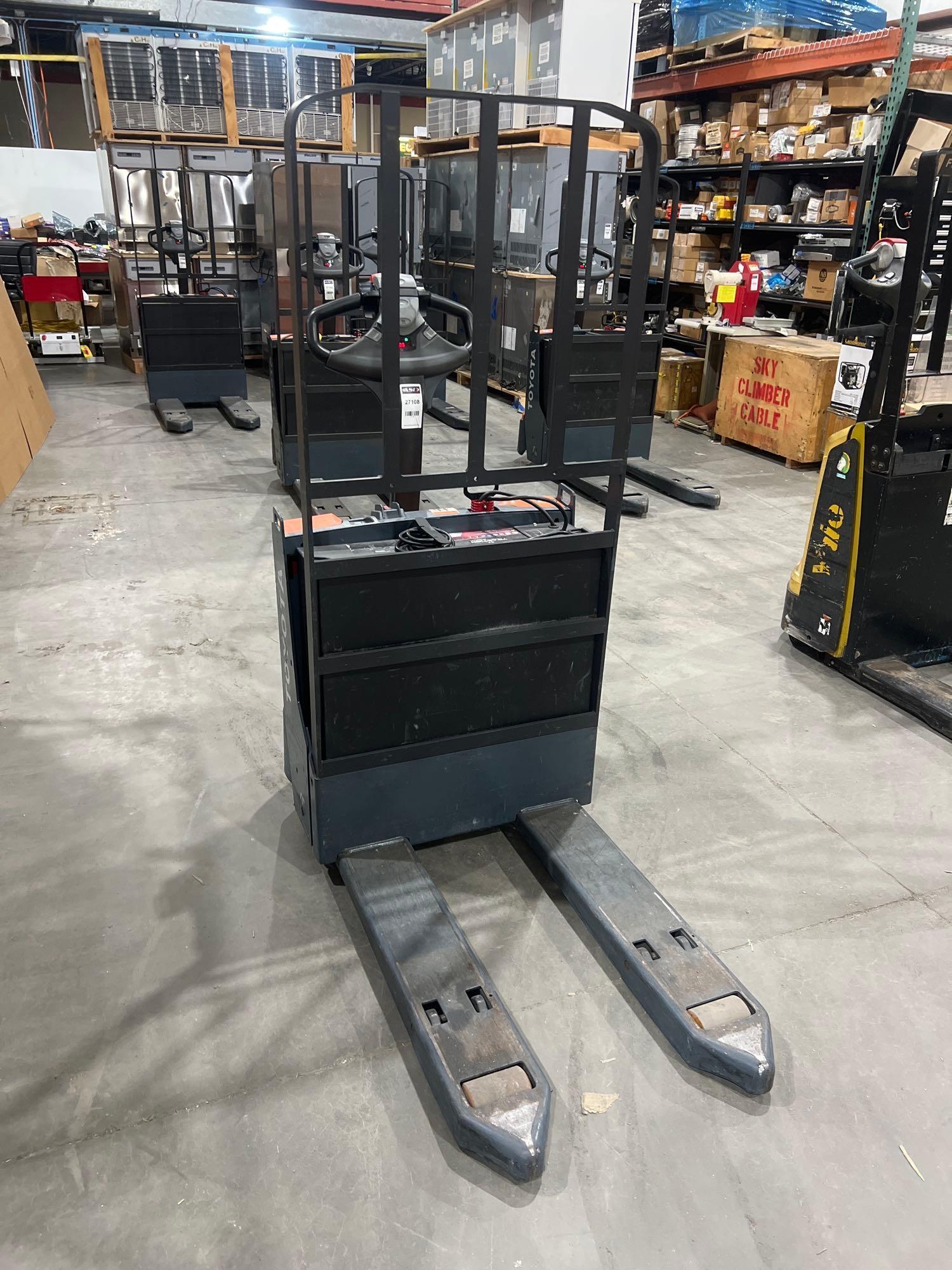 2023 TOYOTA PALLET JACK MODEL 8HBW23, ELECTRIC, 24V, MAX CAPACITY 4500LBS, LOW HRS SHOWING, BUILT...