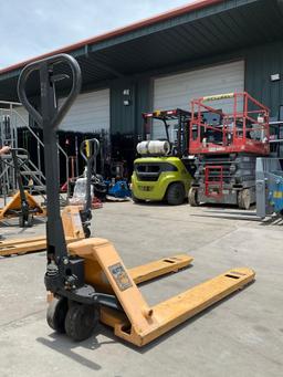 ULINE HYDRAULIC PALLET JACK MODEL H-1043, APPROX MAX CAPACITY 5500LBS