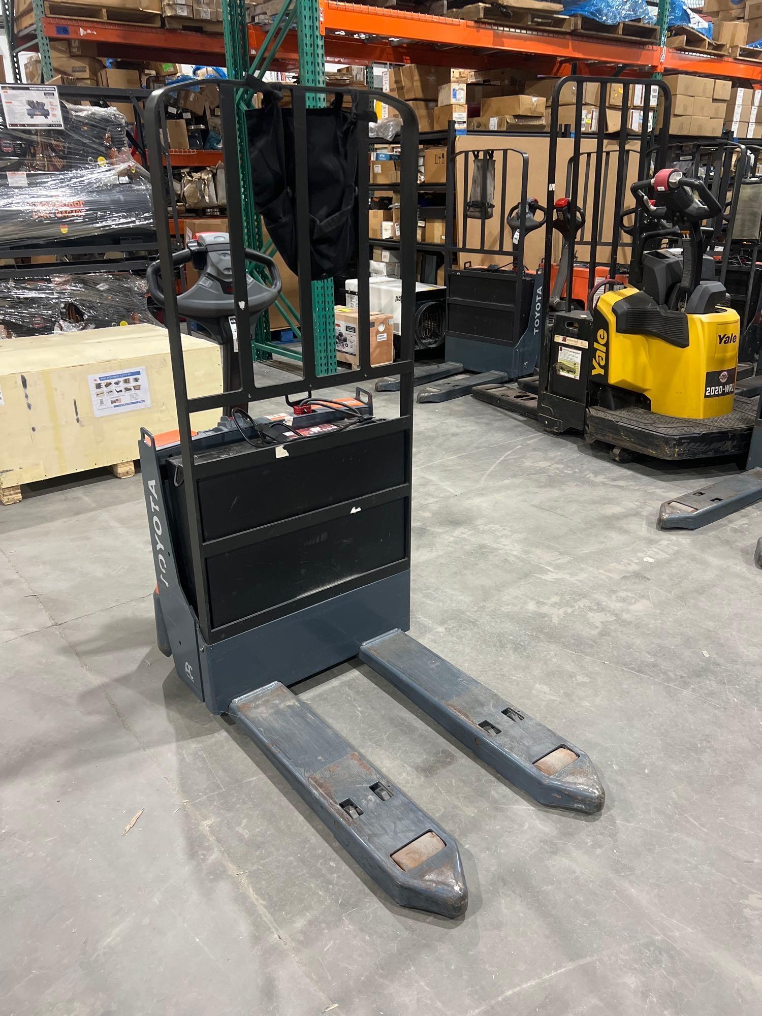 2024 TOYOTA PALLET JACK MODEL 8HBW23, ELECTRIC, 24V, MAX CAPACITY 4500LBS, LOW HRS SHOWING, BUILT...