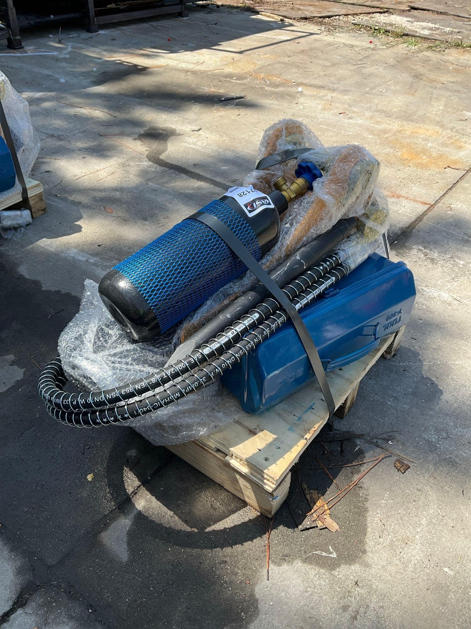 UNUSED HYDRAULIC BREAKER CE MODEL SB05, REQUIRED PRESSURE 100-120 BAR