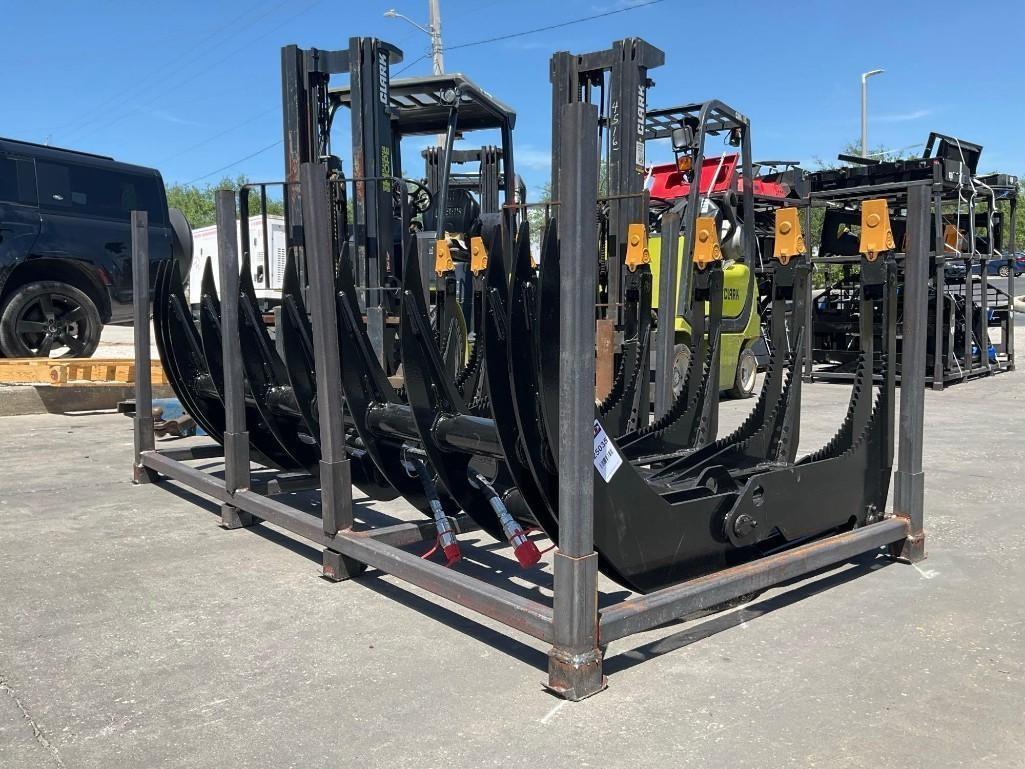 ( 1 ) UNUSED 2025 GIYI CURVED LOG GRABBER ATTACHMENT MODEL GY-CLG72C FOR SKID STEER, APPROX 72in
