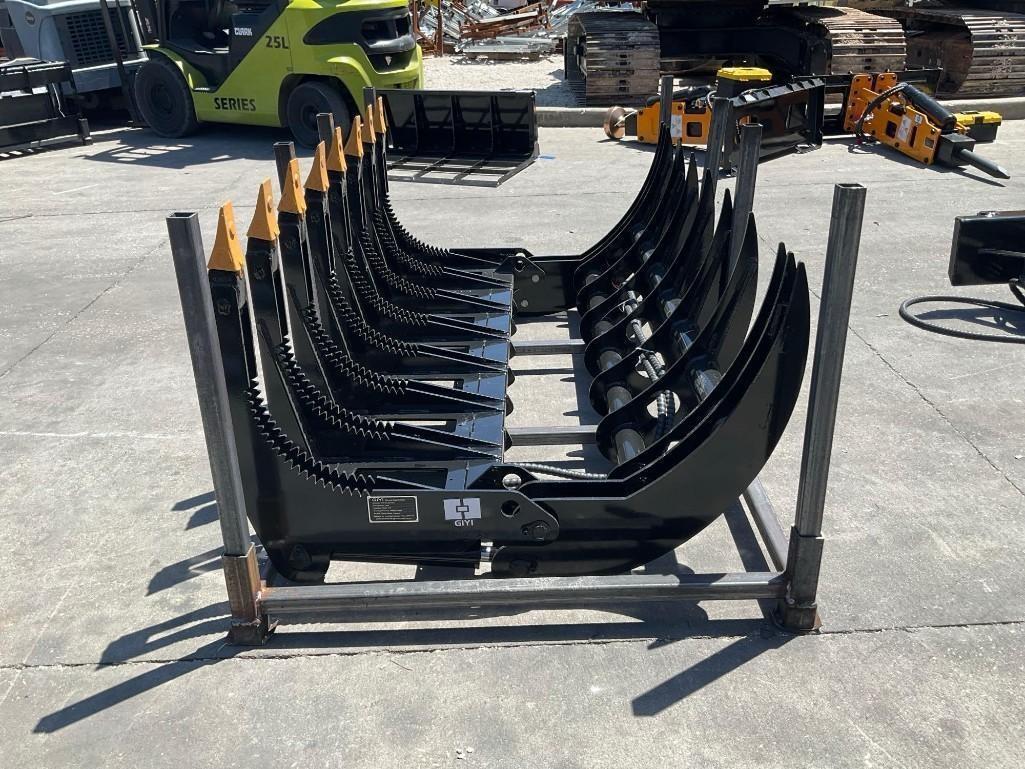 ( 1 ) UNUSED 2025 GIYI CURVED LOG GRABBER ATTACHMENT MODEL GY-CLG72C FOR SKID STEER, APPROX 72in