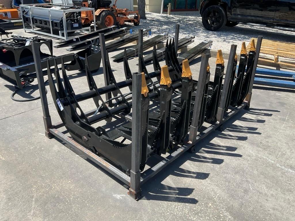 ( 1 ) UNUSED 2025 GIYI CURVED LOG GRABBER ATTACHMENT MODEL GY-CLG72C FOR SKID STEER, APPROX 72in