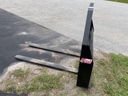 UNUSED 3500LB KIVELPALLET FORK ATTACHMENT