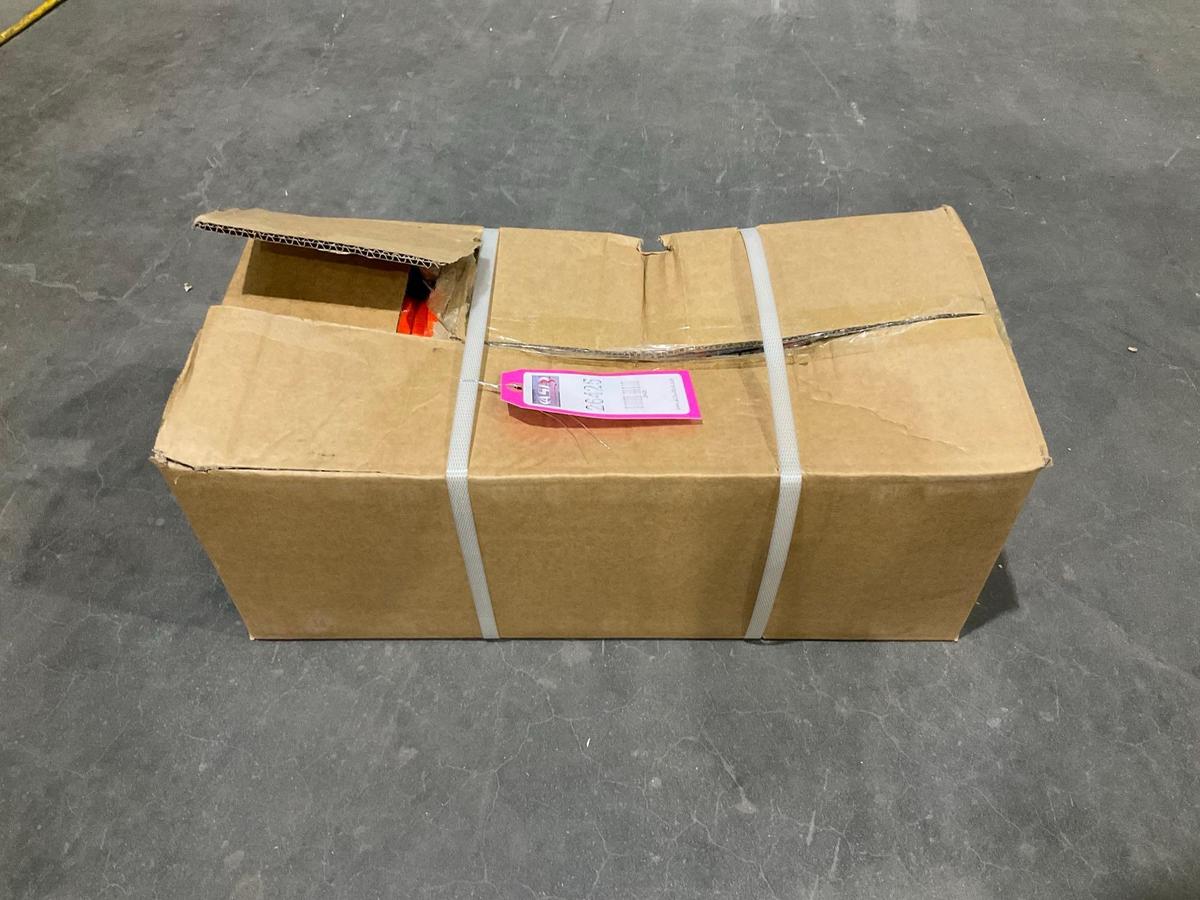 UNUSED ZYM 1.5in X 27FT RATCHET STRAPS, APPROX 10PCS IN BOX