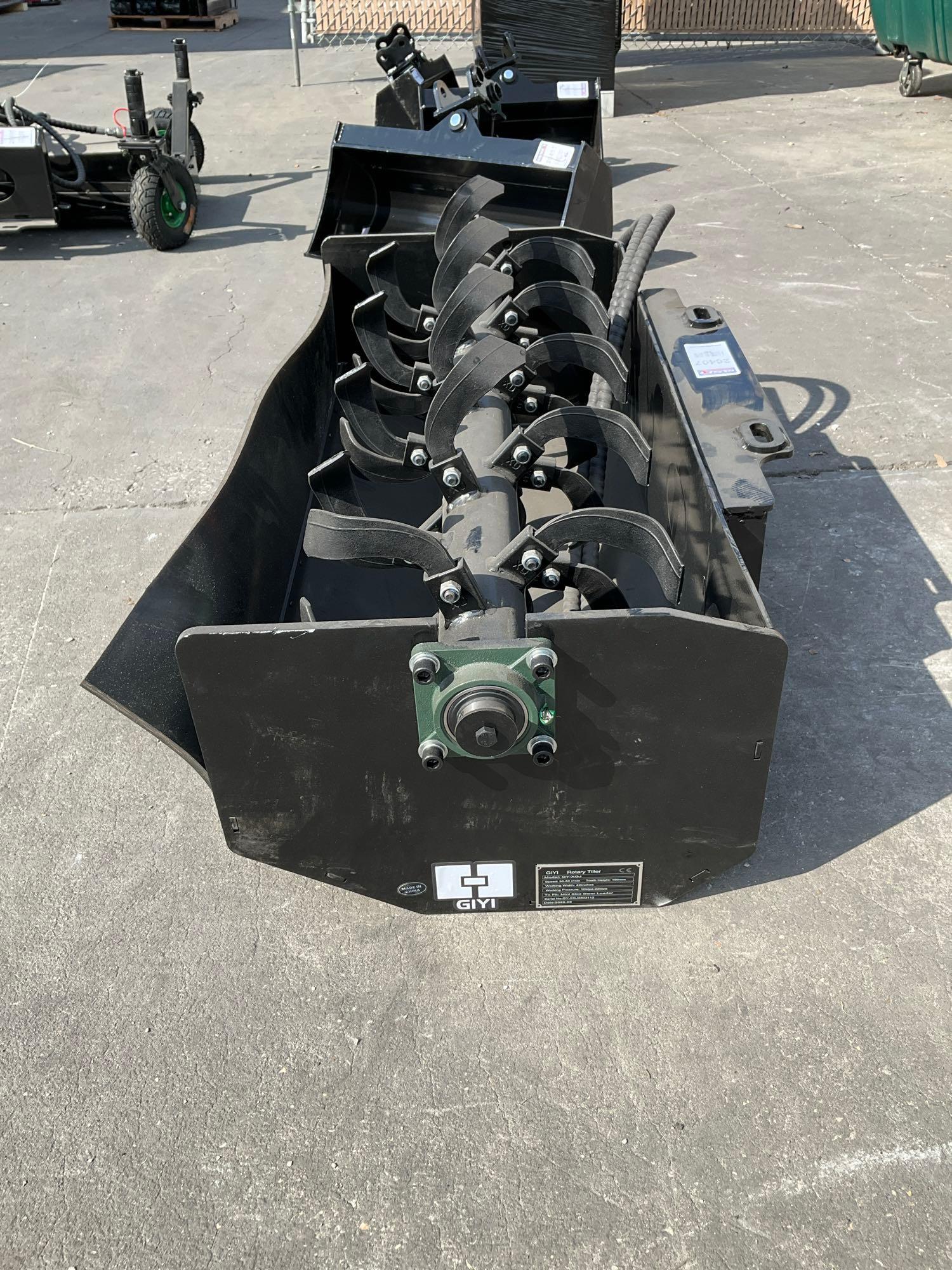 ( 1 ) UNUSED 2025 GIYI ROTARY TILLER ATTACHMENT MODEL GY-XGJ MINI SKID STEER, APPROX 40in L