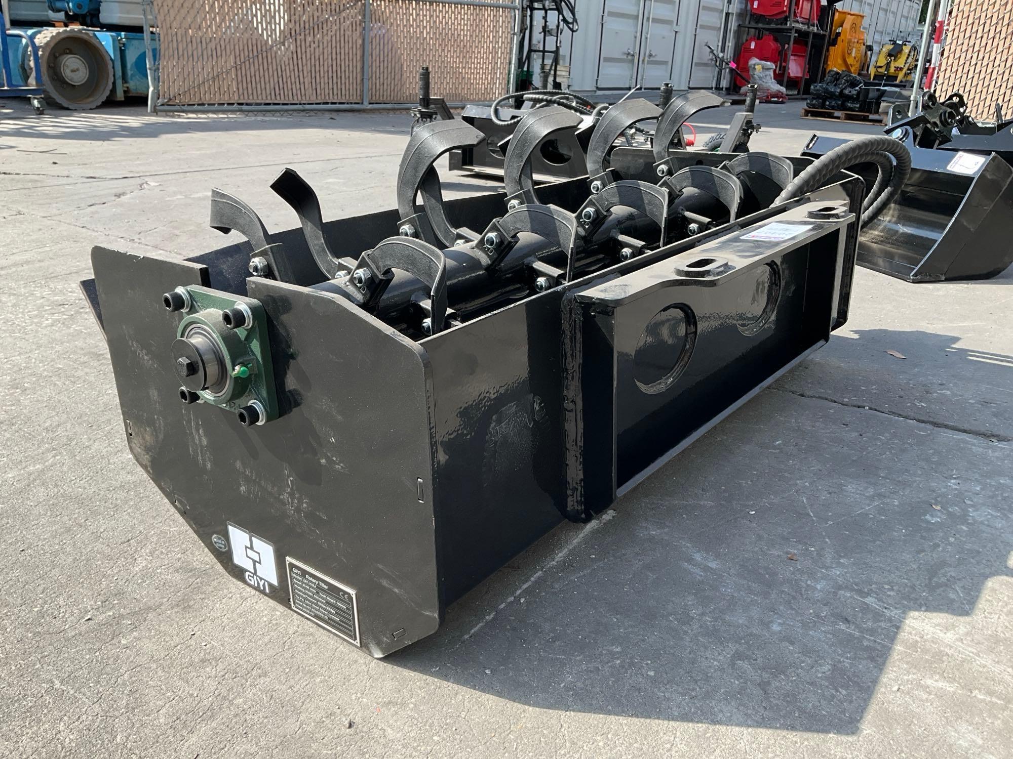 ( 1 ) UNUSED 2025 GIYI ROTARY TILLER ATTACHMENT MODEL GY-XGJ MINI SKID STEER, APPROX 40in L