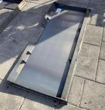 UNUSED YINTATECH 1/2in UNIVERSAL QUICK ATTACH MOUNT PLATE, APPROX 45in W