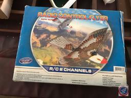 Bird shaped Radio Control Flyer high-power IPO battery included (Model #FY 828)