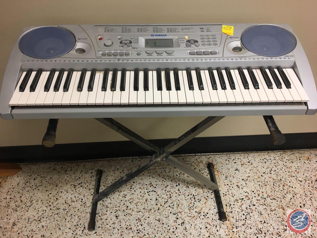Yamaha keyboard with bass boost and stand