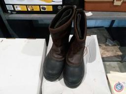 Pair of men's size 7 steel shank rubber boots