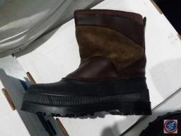 Pair of men's size 7 steel shank rubber boots