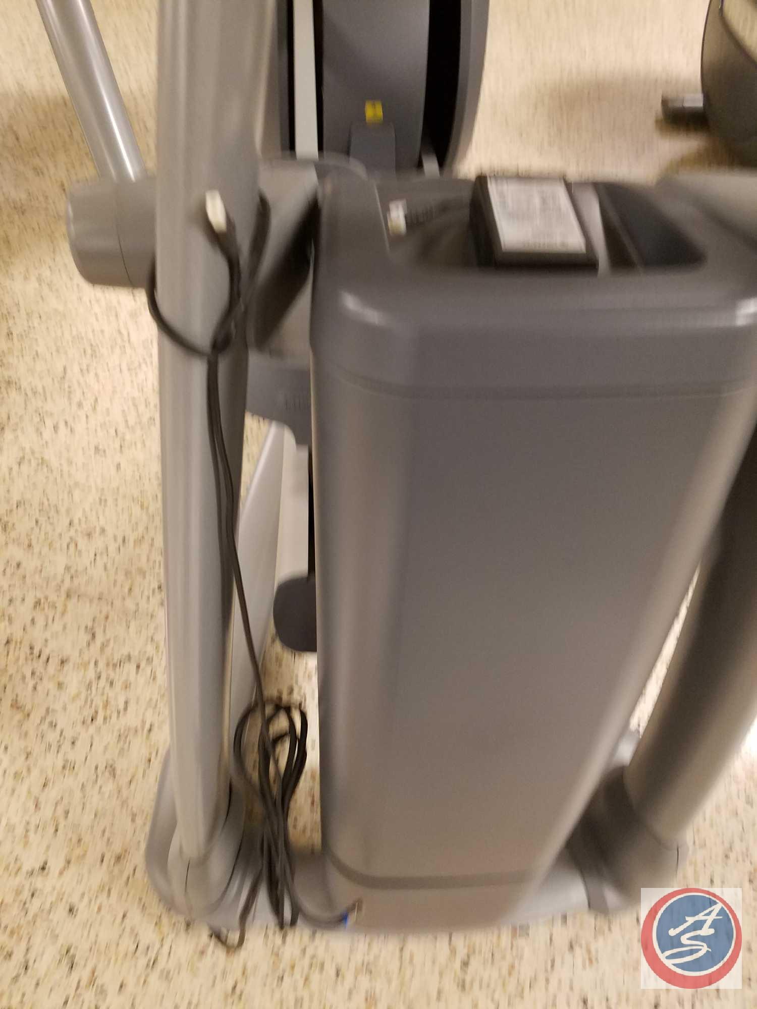 Precor EFX 546i Elliptical Experience Series Fitness Cross Trainer w/ Cardio Theater LCD TV (Model