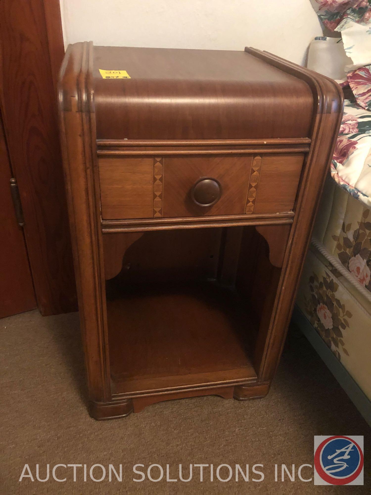{{2XBID}} Vintage Vanity with Vanity Bench and Large Round Attached Mirror 47" x 17" x 27"; Mirror