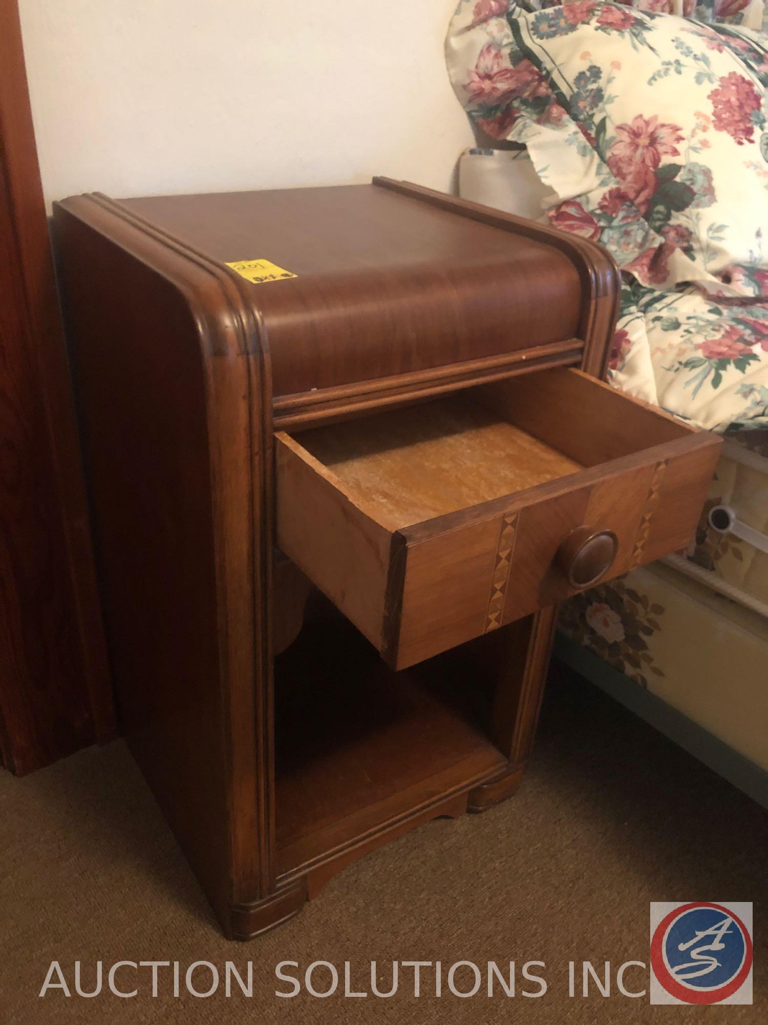 {{2XBID}} Vintage Vanity with Vanity Bench and Large Round Attached Mirror 47" x 17" x 27"; Mirror