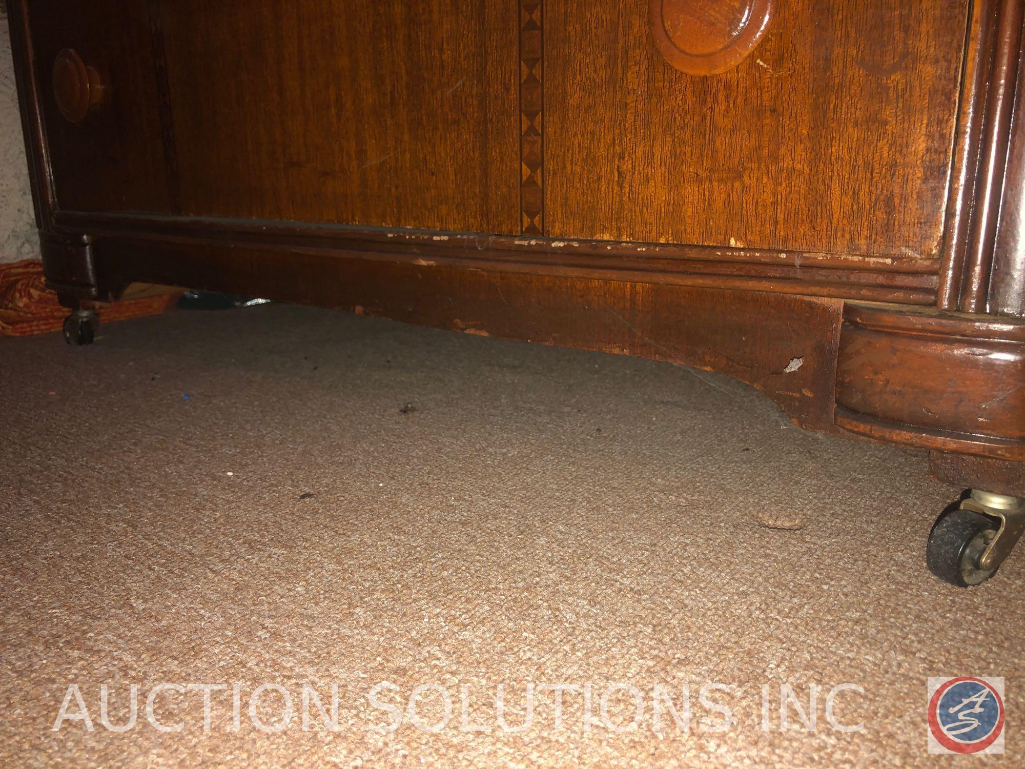 {{2XBID}} Vintage Vanity with Vanity Bench and Large Round Attached Mirror 47" x 17" x 27"; Mirror