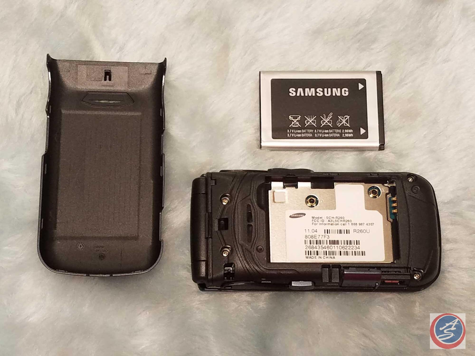 Nextel Motorola i576 Flip Phone with Belt Clip, Samsung Chrono Flip Phone in Original Box {{NO