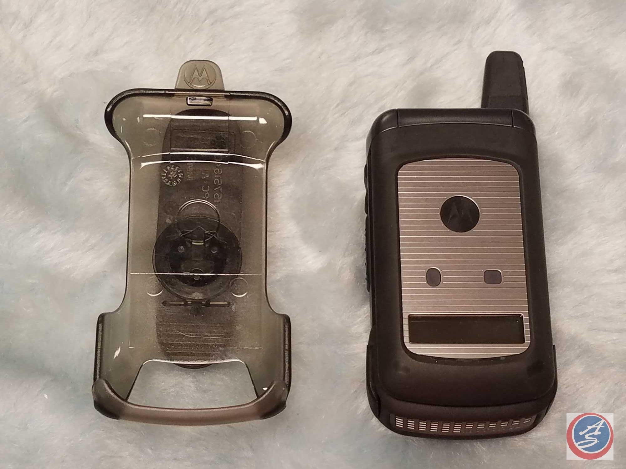 Nextel Motorola i576 Flip Phone with Belt Clip, Samsung Chrono Flip Phone in Original Box {{NO