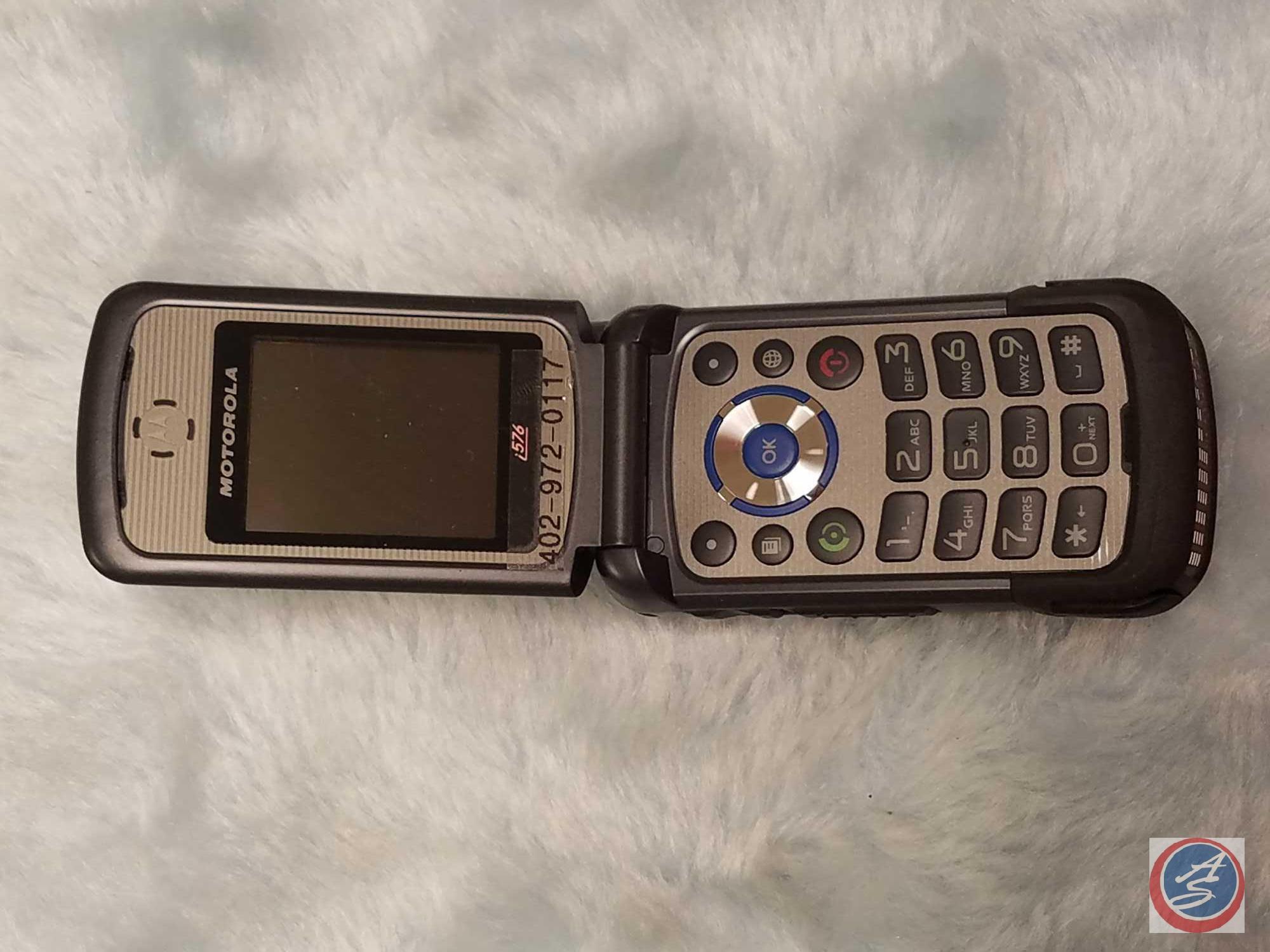 Nextel Motorola i576 Flip Phone with Belt Clip, Samsung Chrono Flip Phone in Original Box {{NO